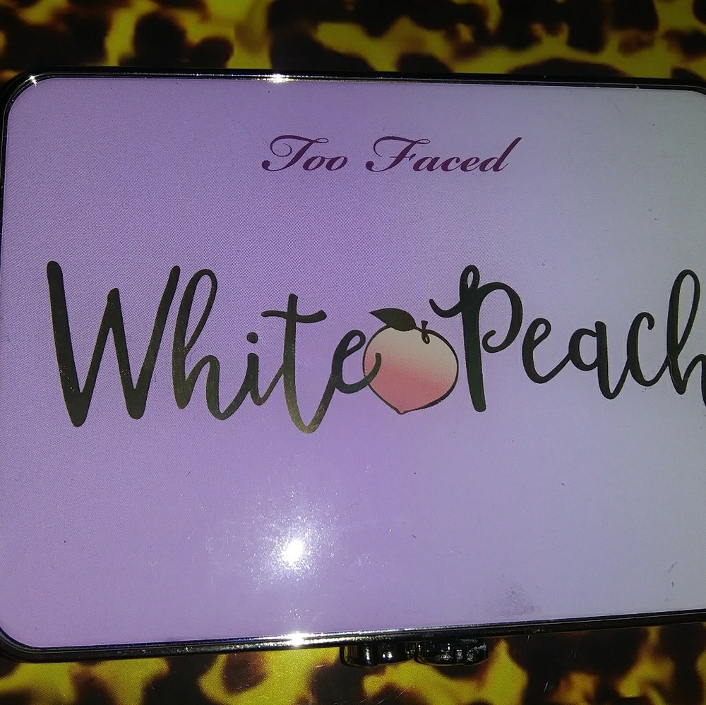 Too Faced white peach eyeshadow palette